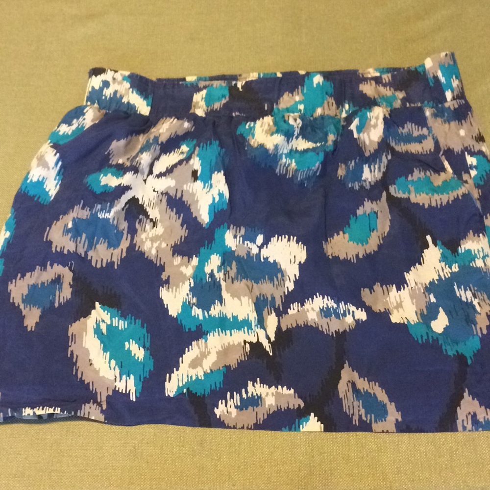 EUC LOFT Large 100% silk blue printed skirt